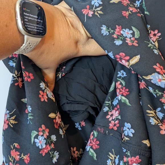 Hollister Women's Medium High Waisted Black Floral Pleated Flowy Pant - Picture 5 of 11